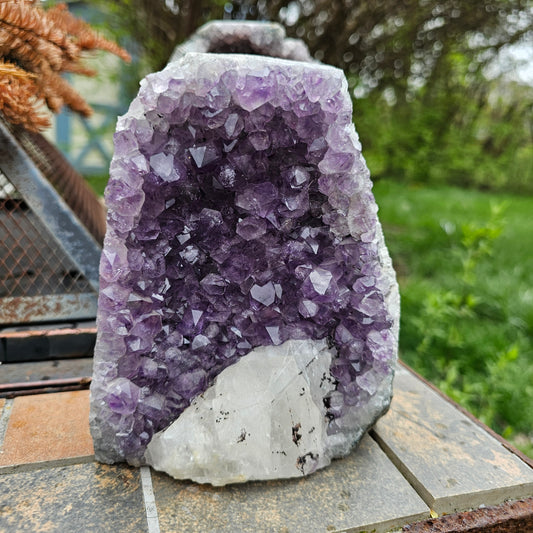 Twilight Amethyst Cut Base